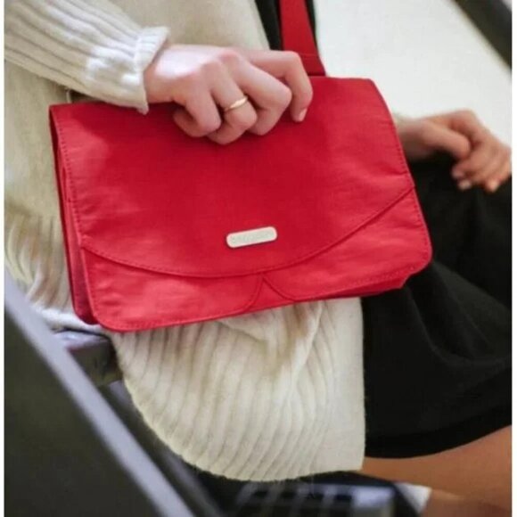 Baggallini Venture Crossbody Bag - Picture 1 of 13